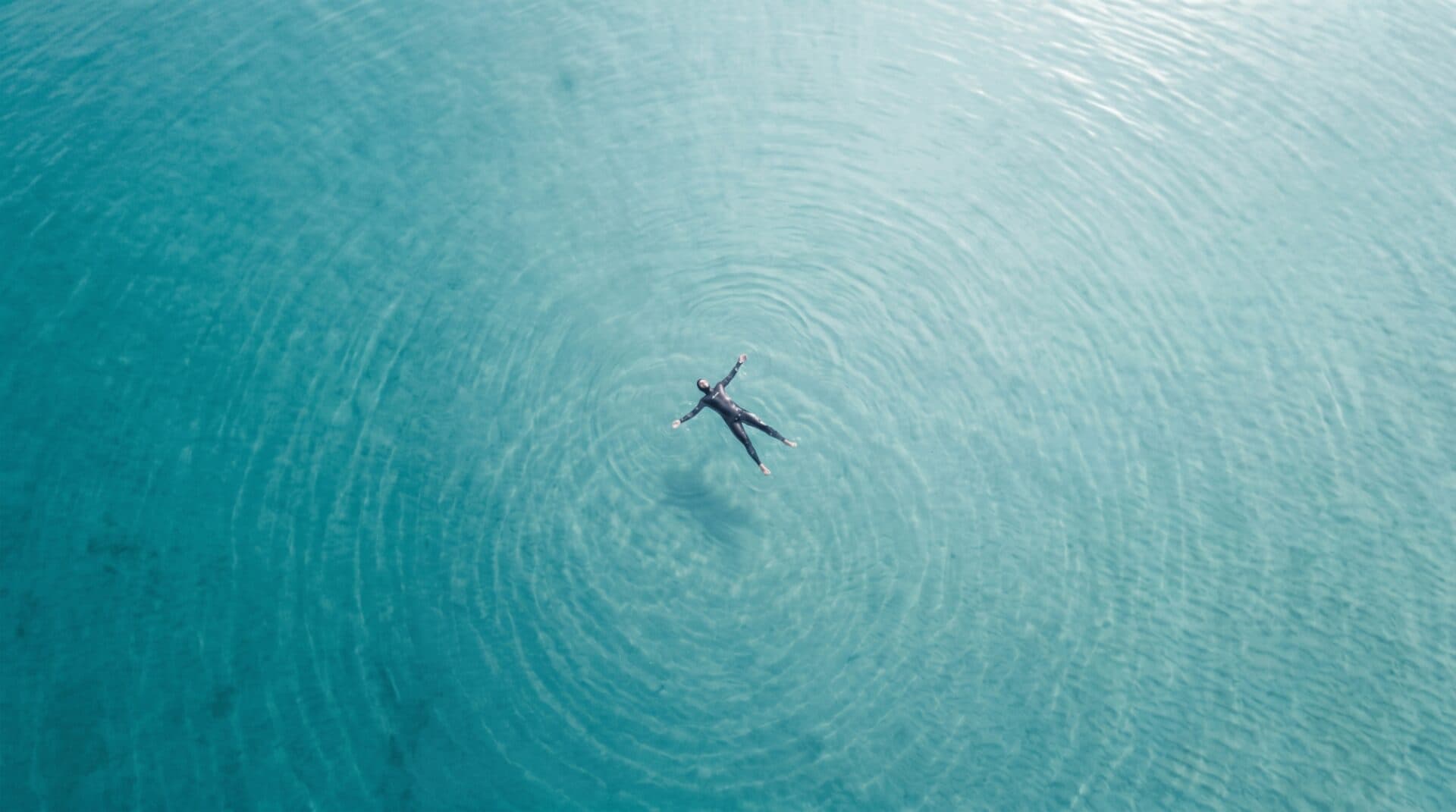 Freediver im Ozean